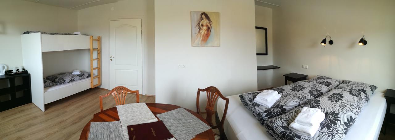 Guesthouse Storu-Laugar Екстериор снимка